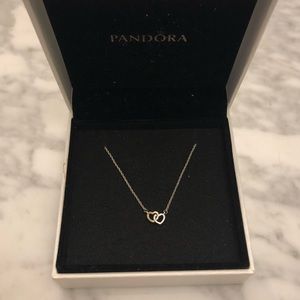 Beautiful brand new pandora heart necklace!!
